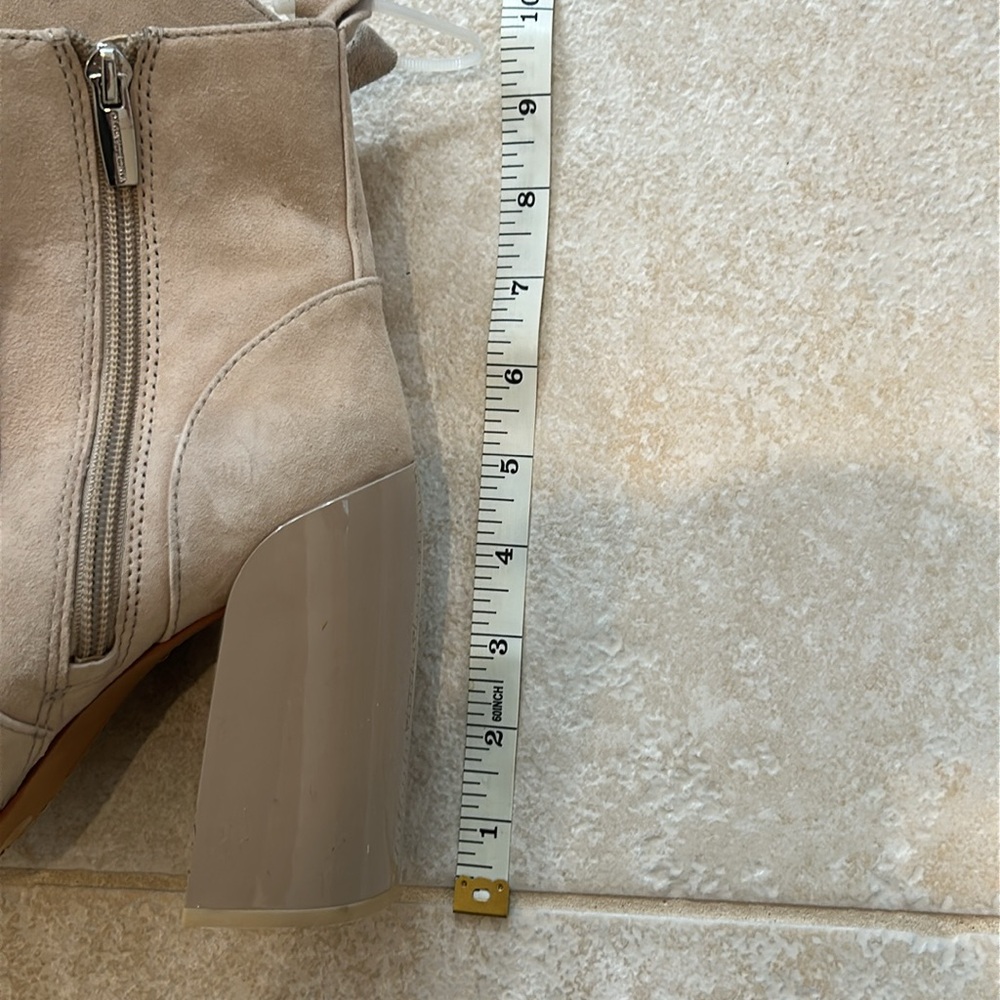 VINCE CAMUTO NWOB Enverna Elegant Beige Suede Ankle Boots, size 7 - Picture 9 of 11